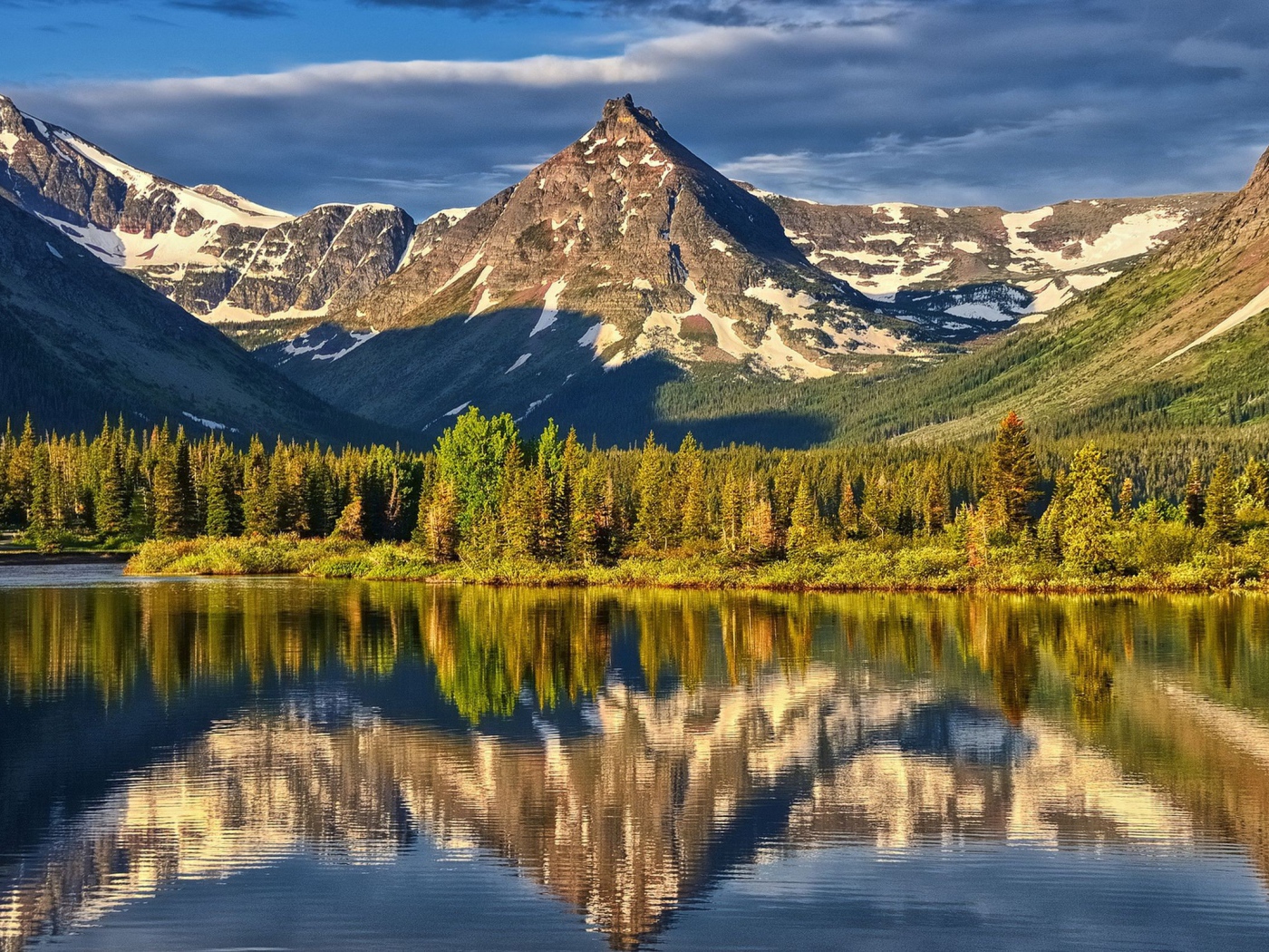 Отражение в горном озере