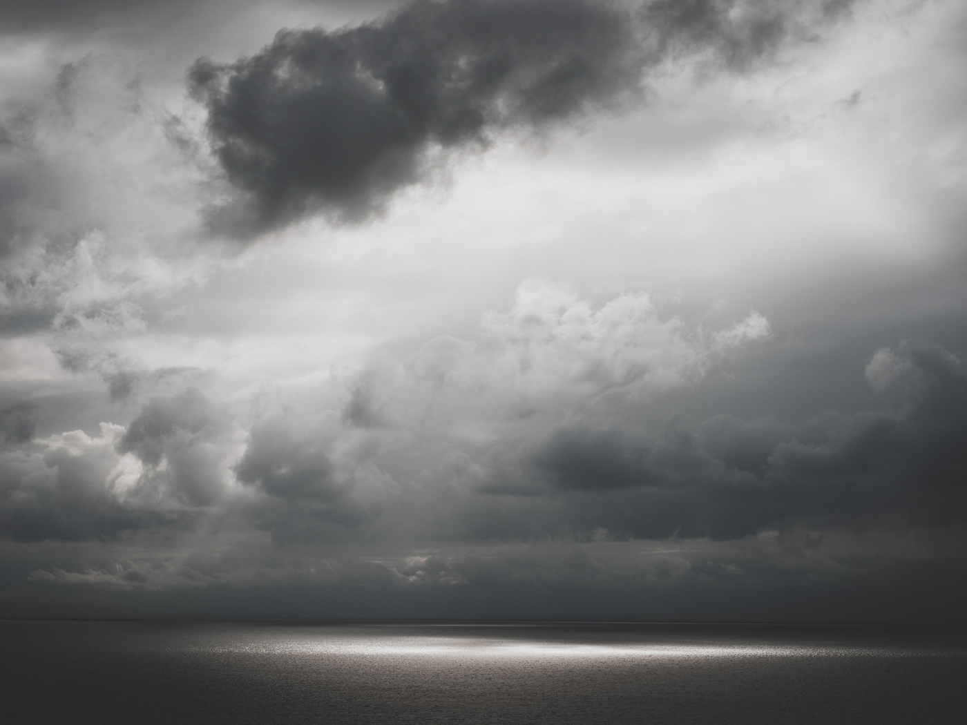 Грустное, серое небо