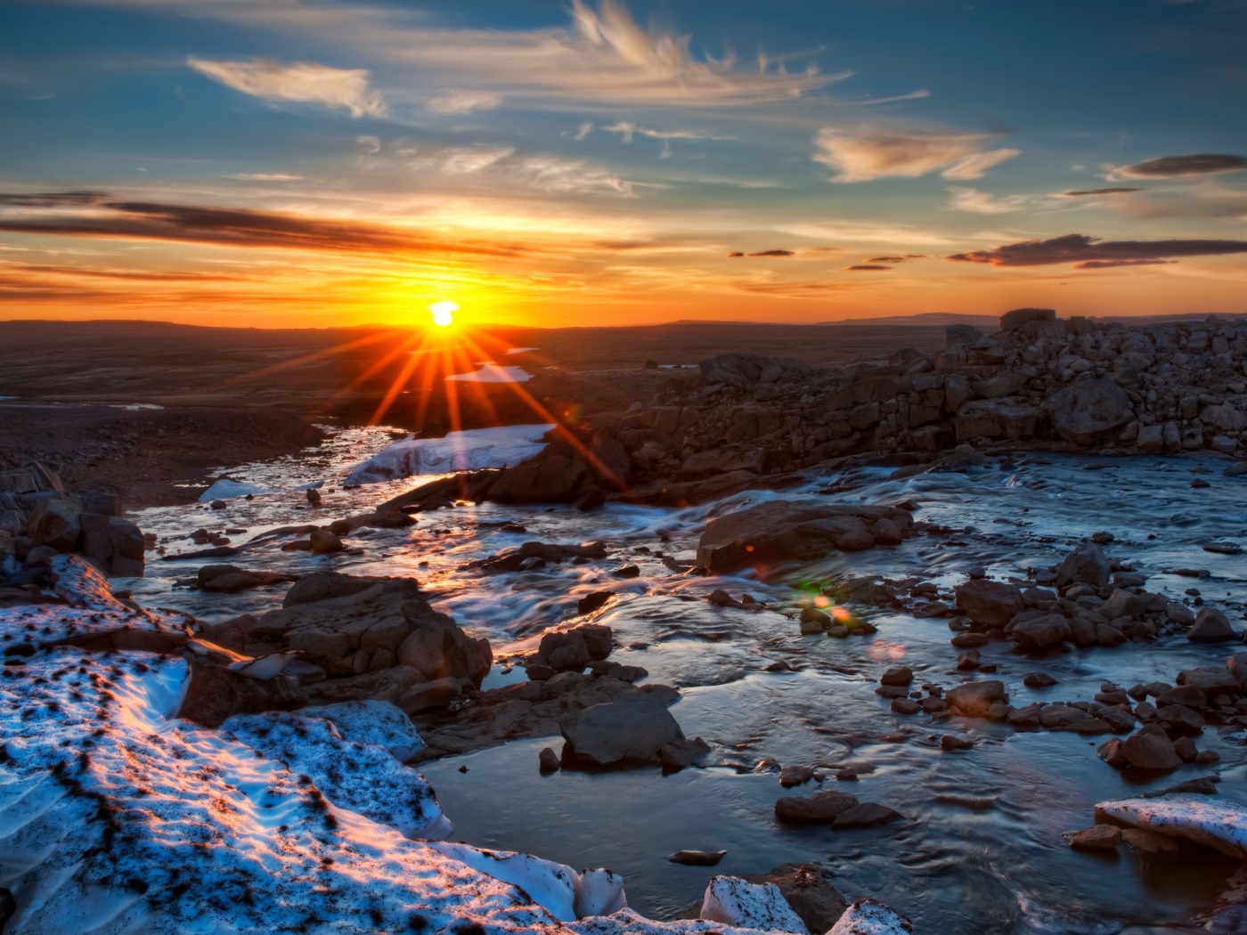 Солнце уходит за горизонт