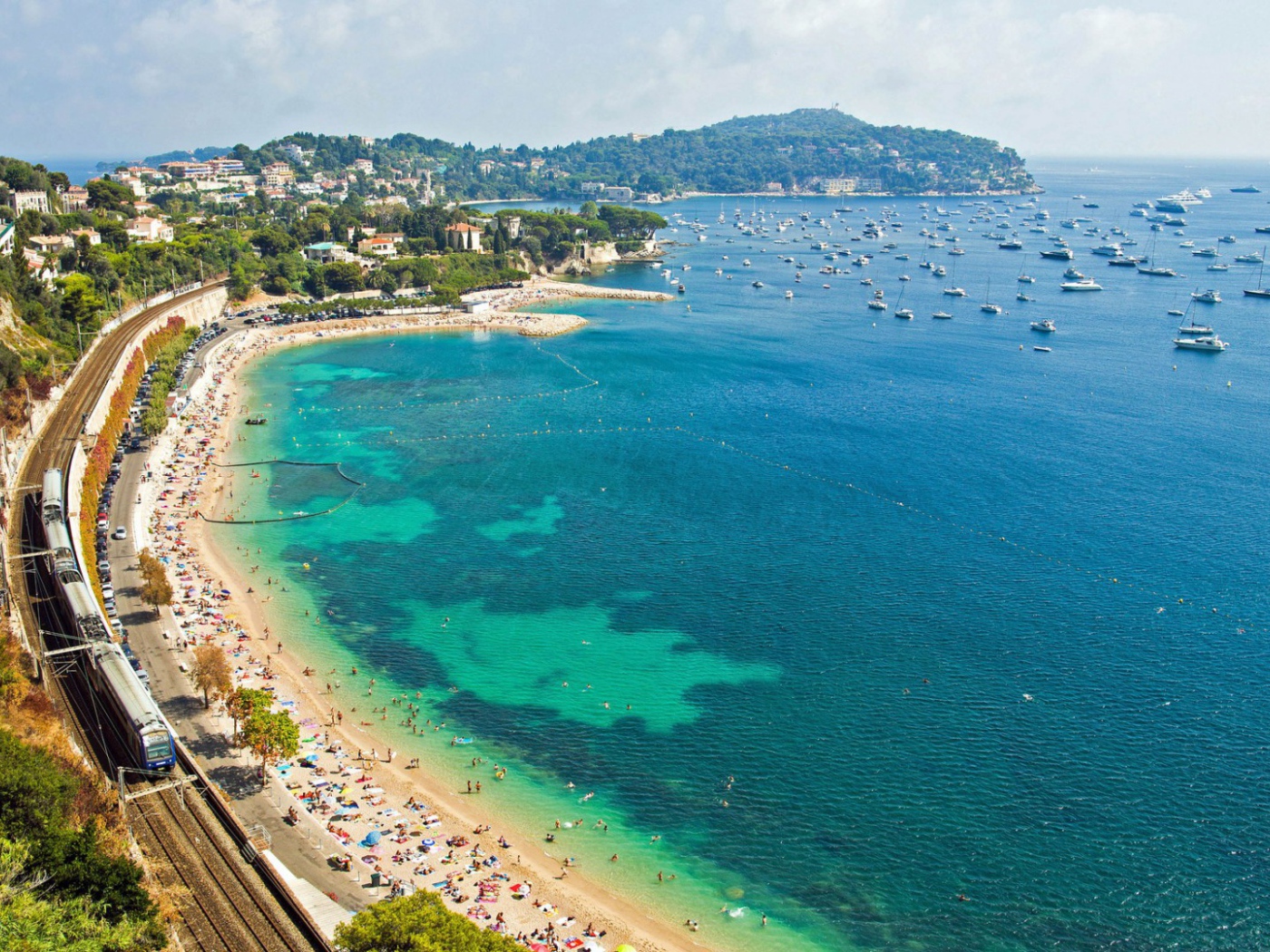 Голубая лагуна летом