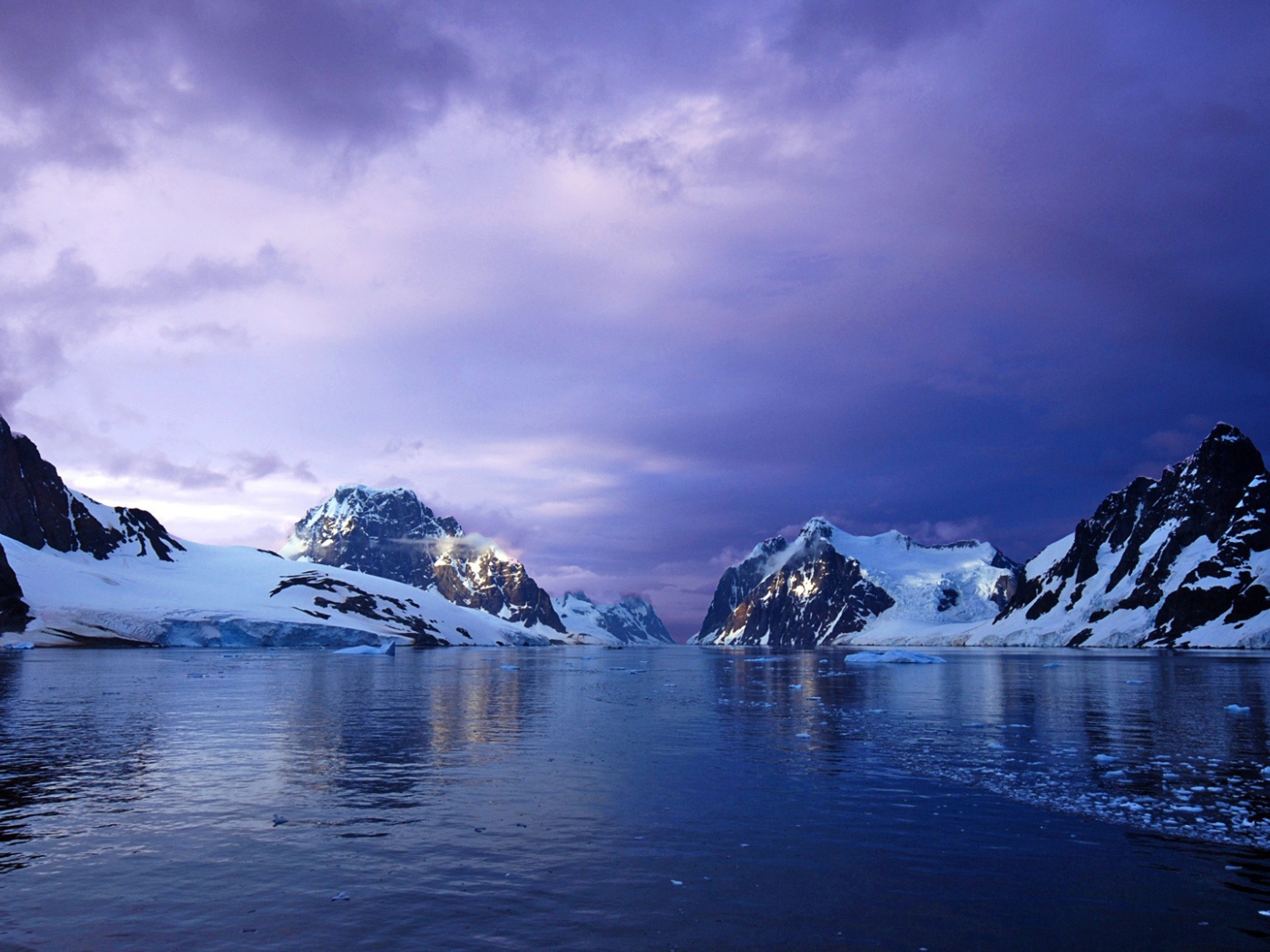 Канал Лемера в Антарктике 