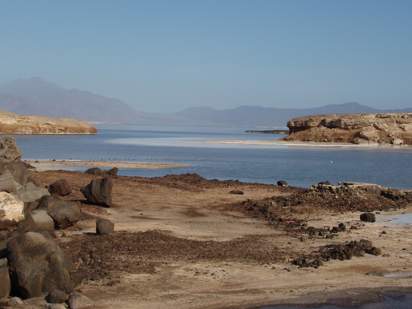 Каменистый берег моря