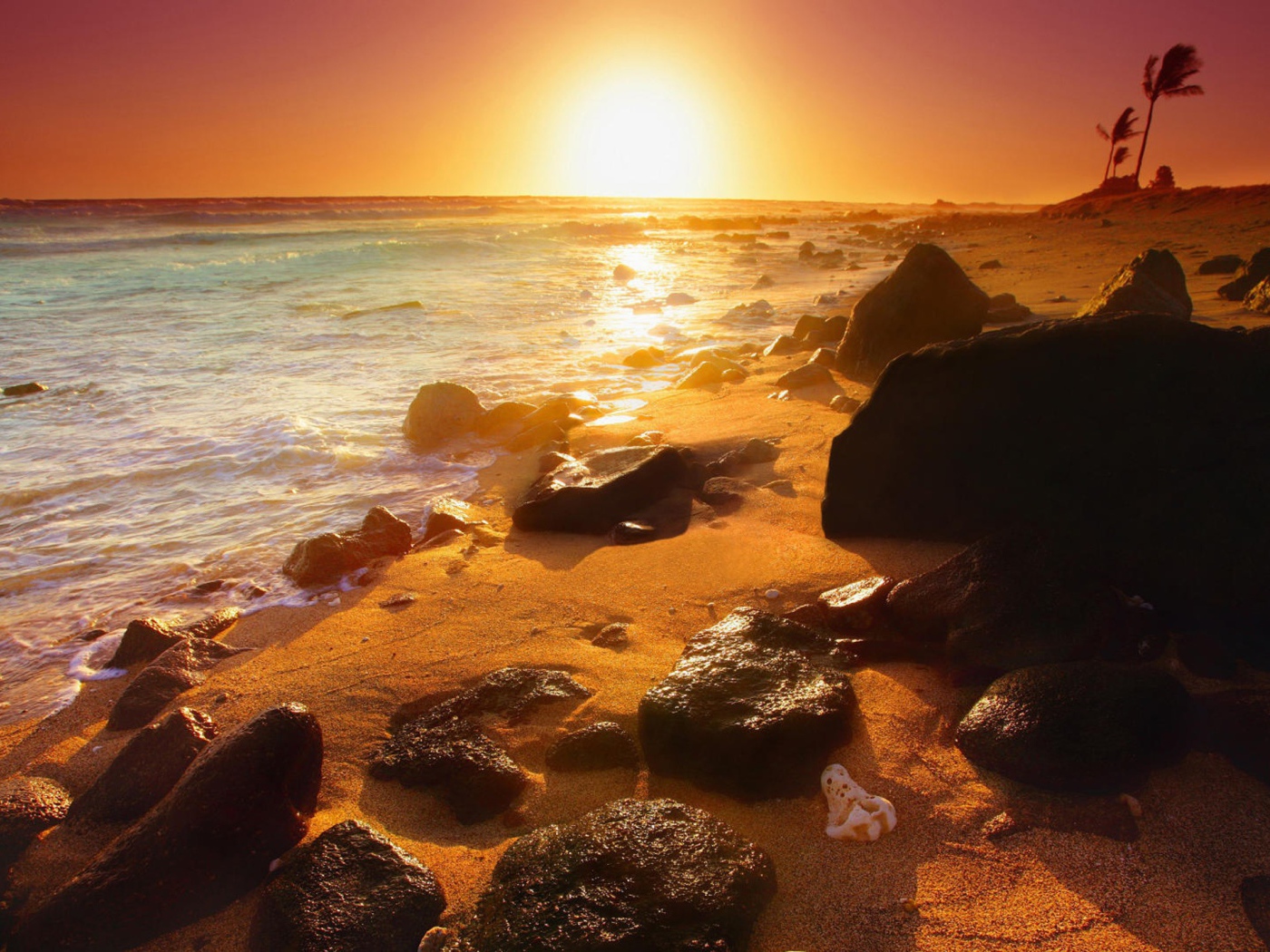 Красочный закат на пляже