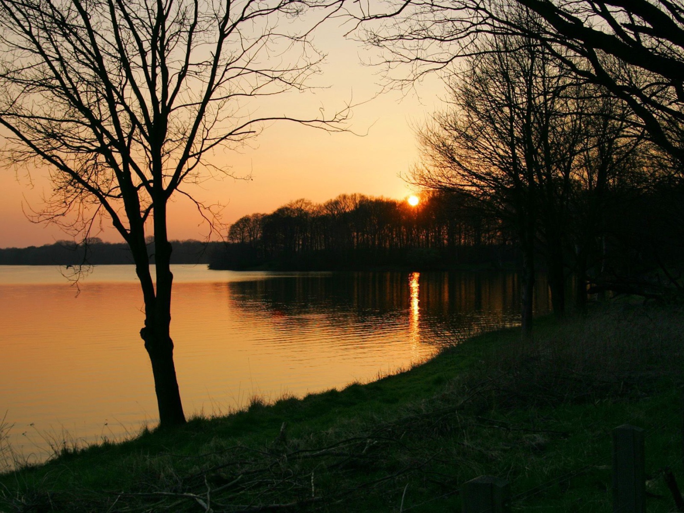 Вечер на тихом озере