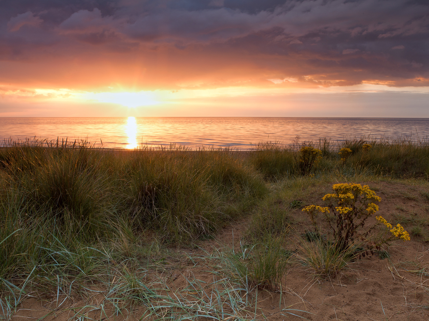 Закат и тучи, Англия