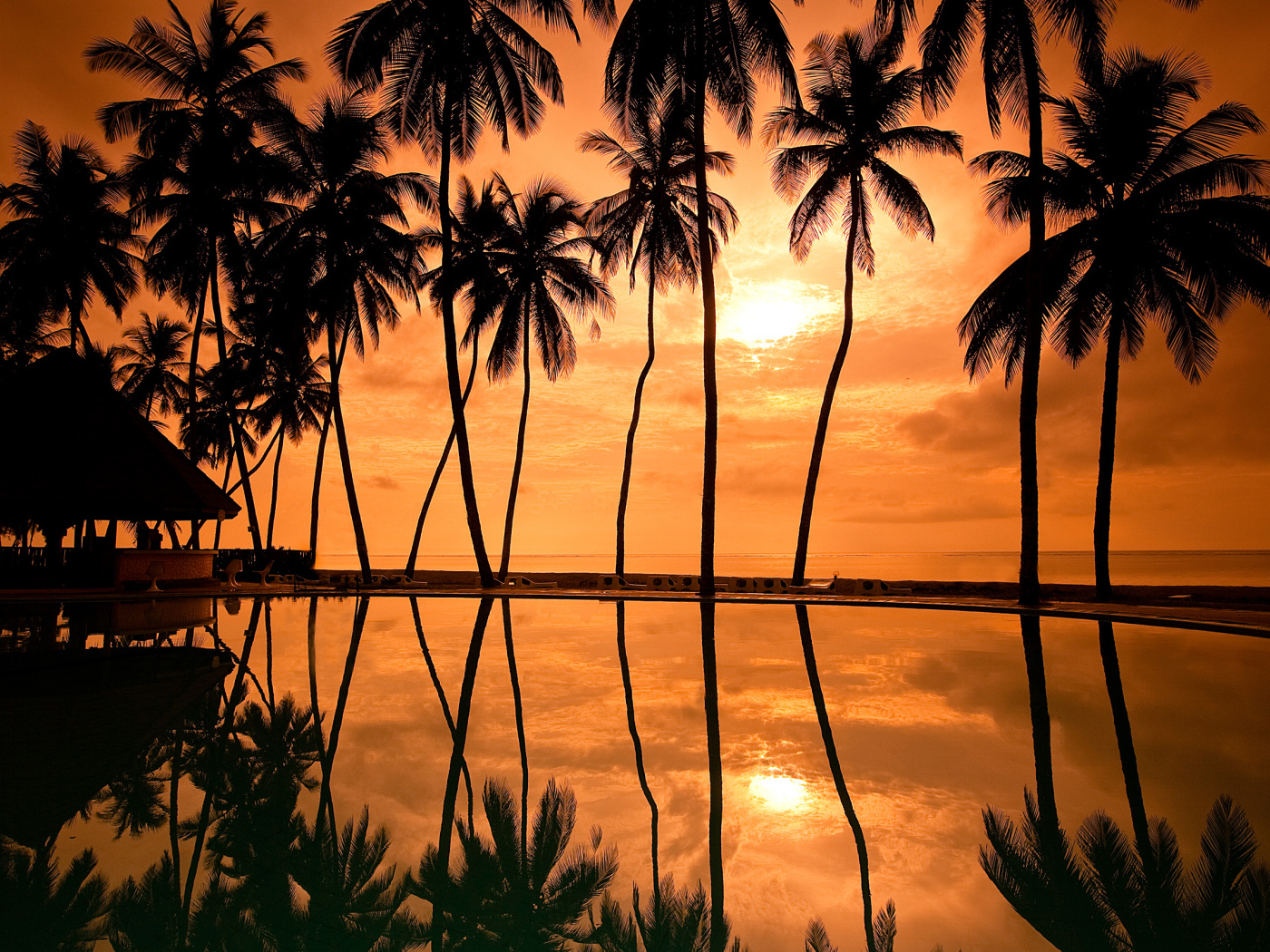 Закат у бунгало