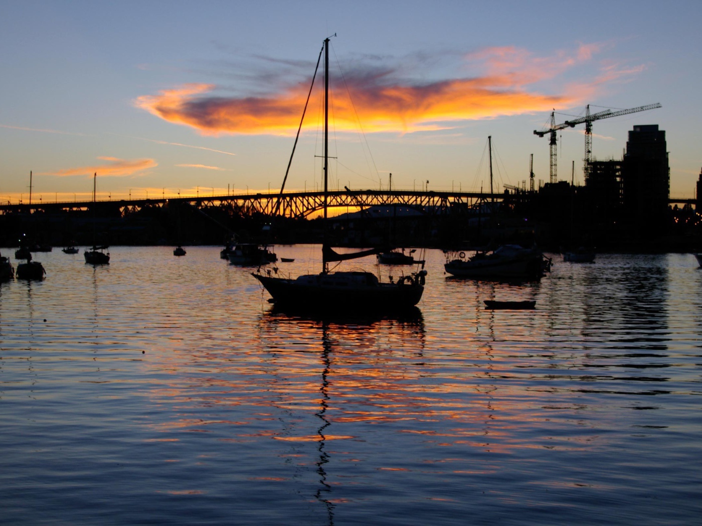 Закат на реке