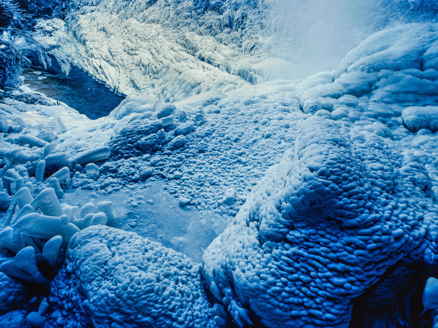 Замерзший водопад в Северной Каролине