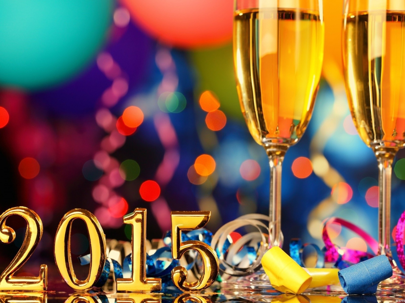 Бокалы шампанского на Новый Год 2015