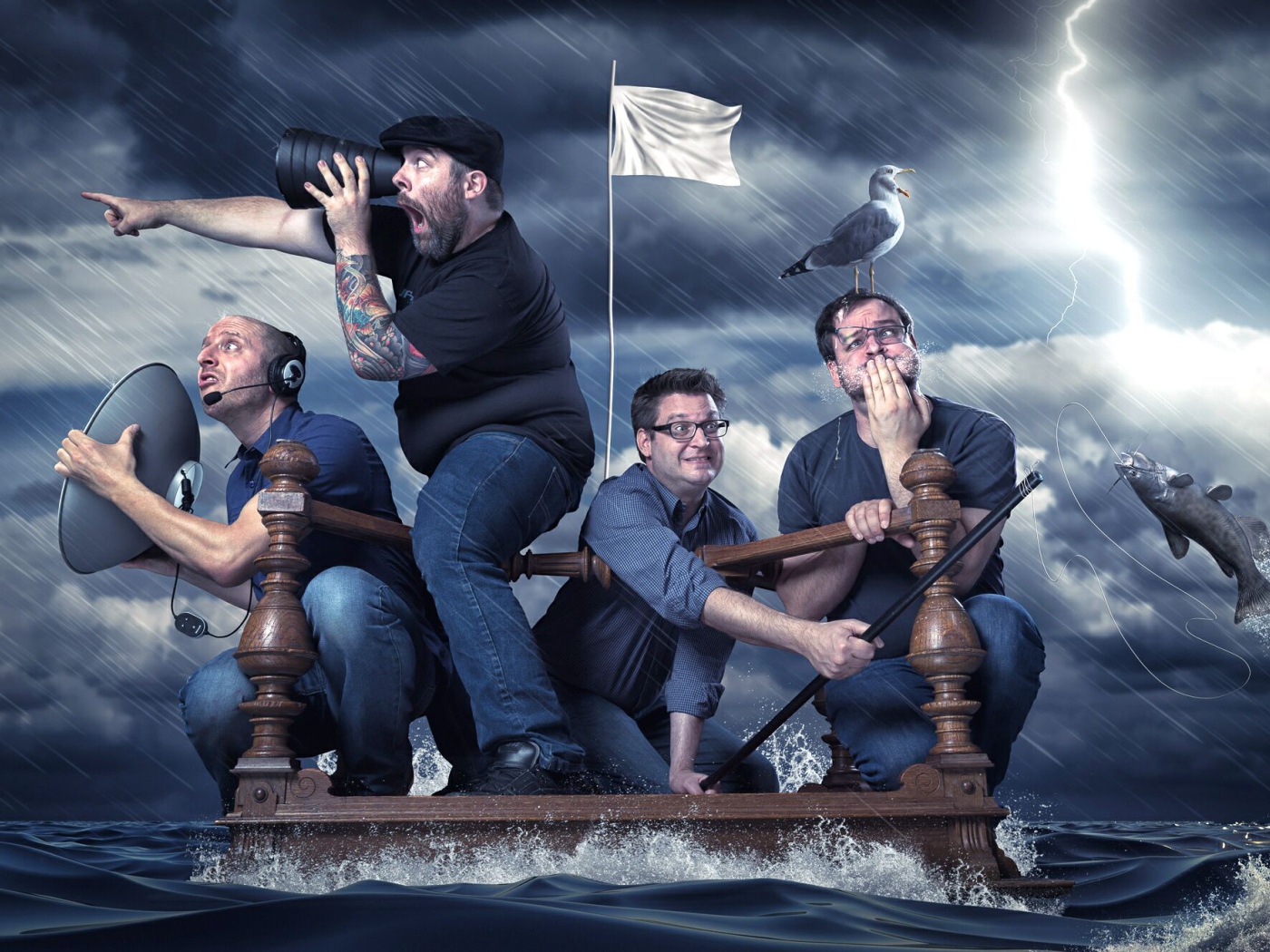 Мужики на спасательном плоту