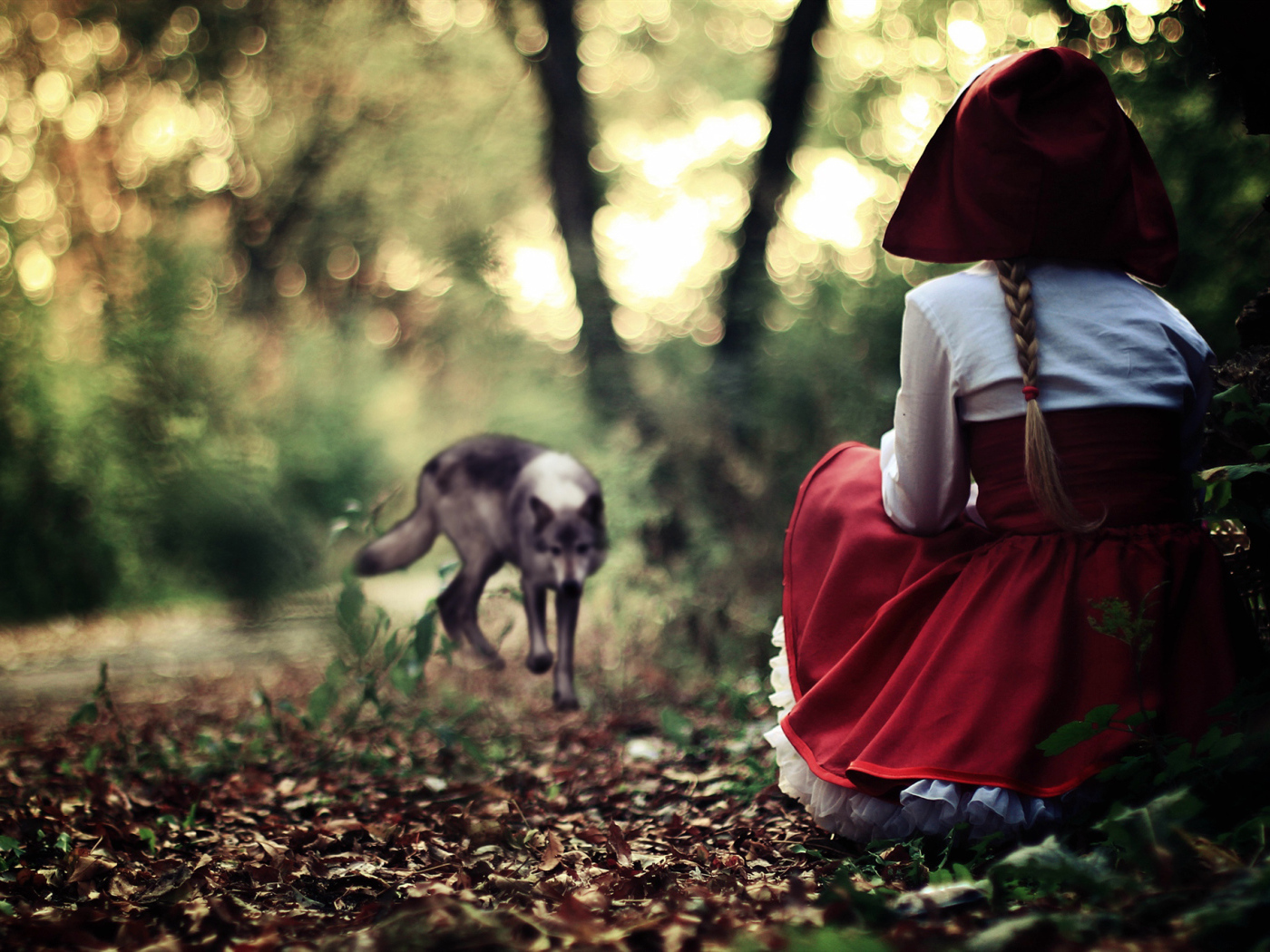 Красная шапочка в лесу