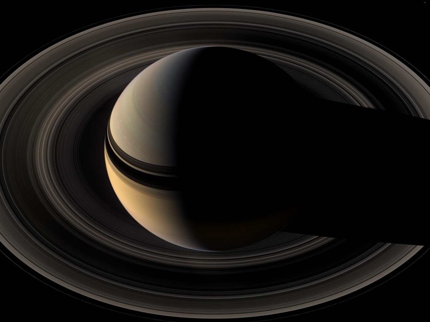 Спутник на чёрном фоне