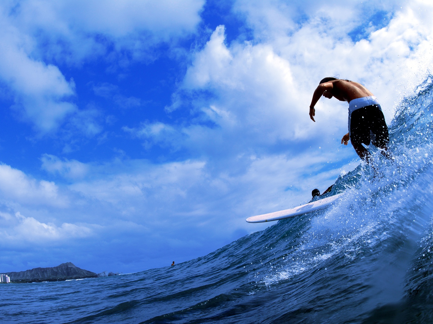 Парень на волне