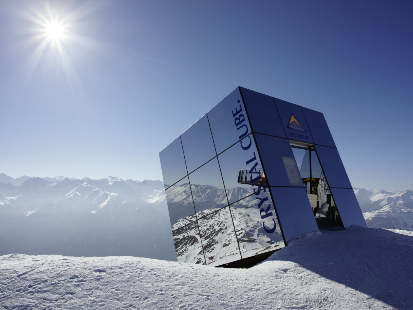 Кристальный куб на горнолыжном курорте Серфаус, Австрия