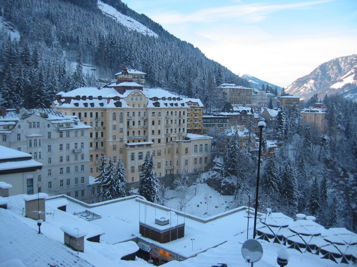 Дома на фоне гор на курорте Бад Хофгастайн, Австрия