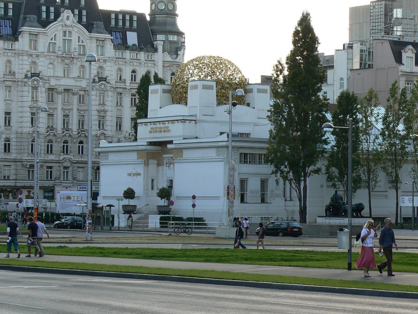 Прогулка по улице в городе Вена, Австрия