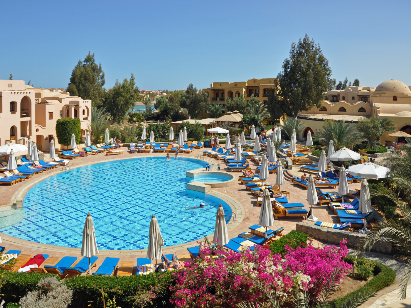 Бассейн в отеле на курорте Эль Гуна, Египет