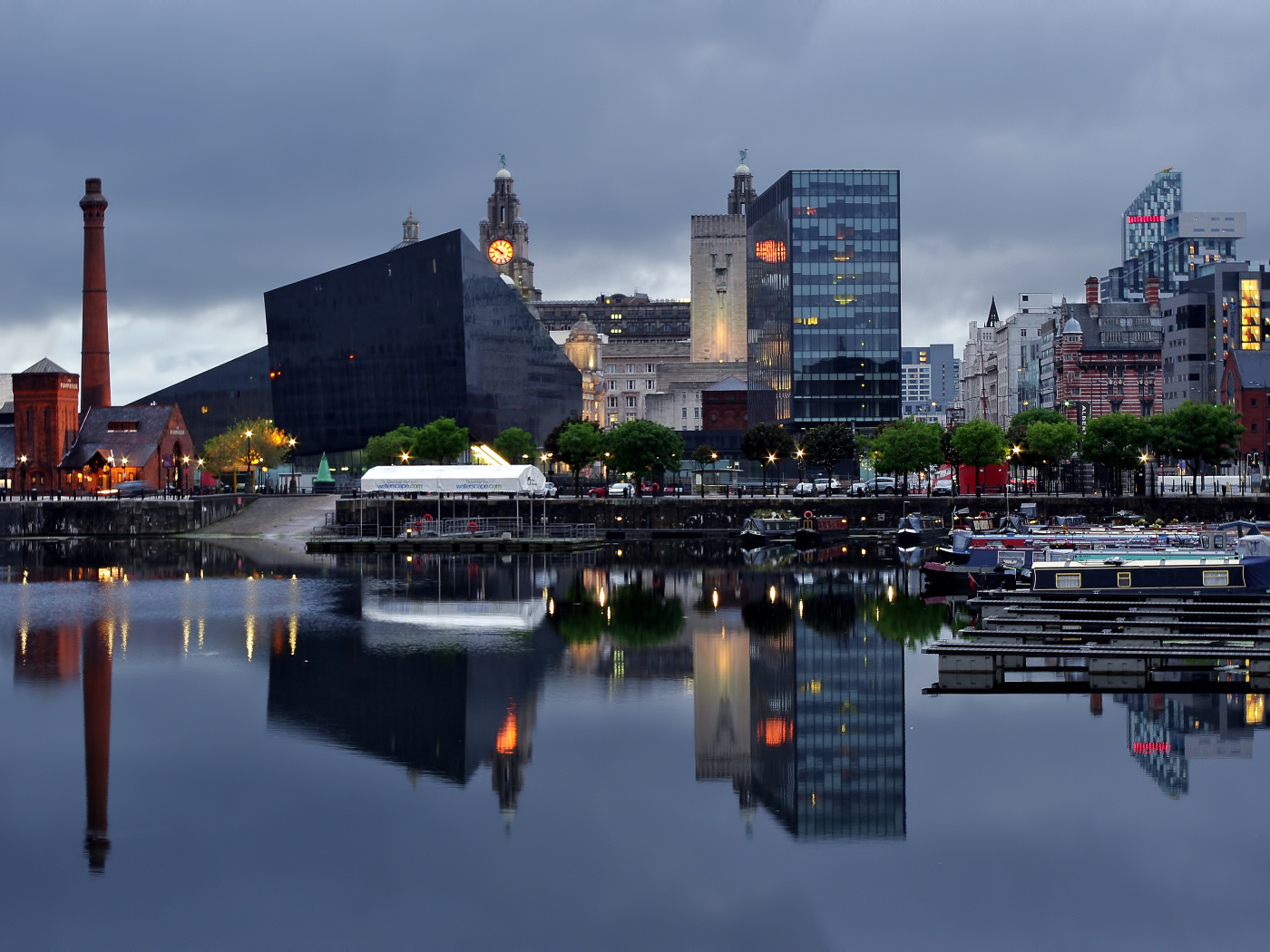 Город Ливерпуль вечером, Англия