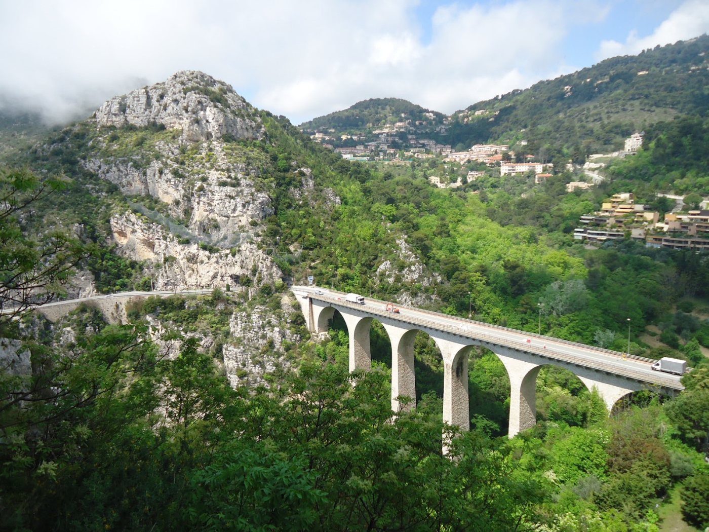 Мост на курорте Эз, Франция