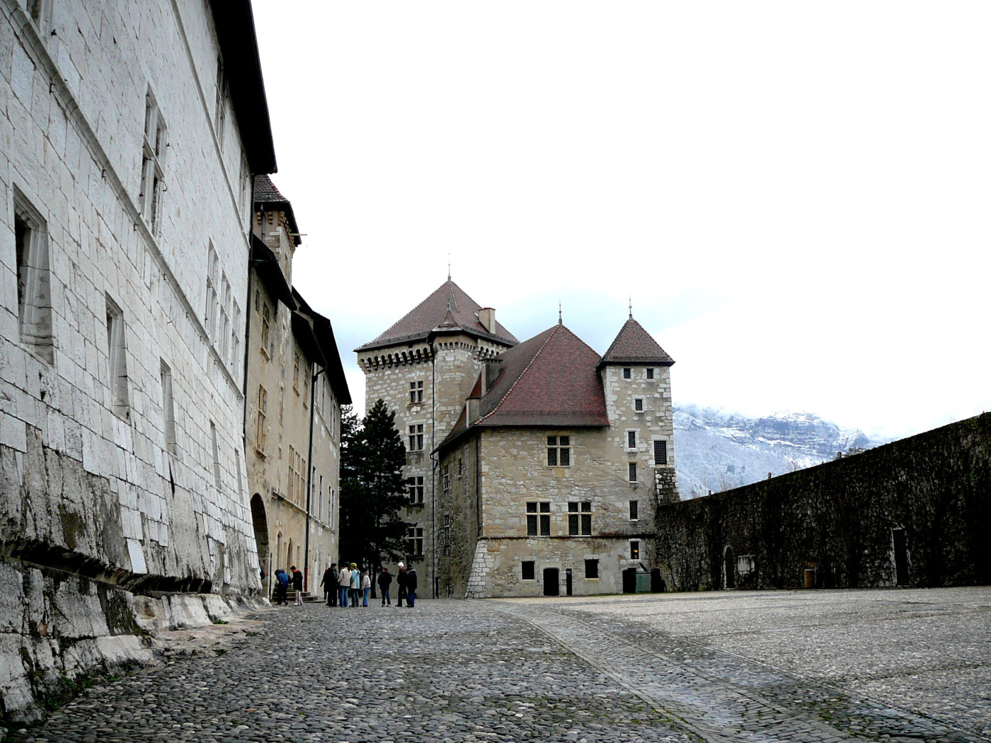 Замок в городе Аннеси, Франция