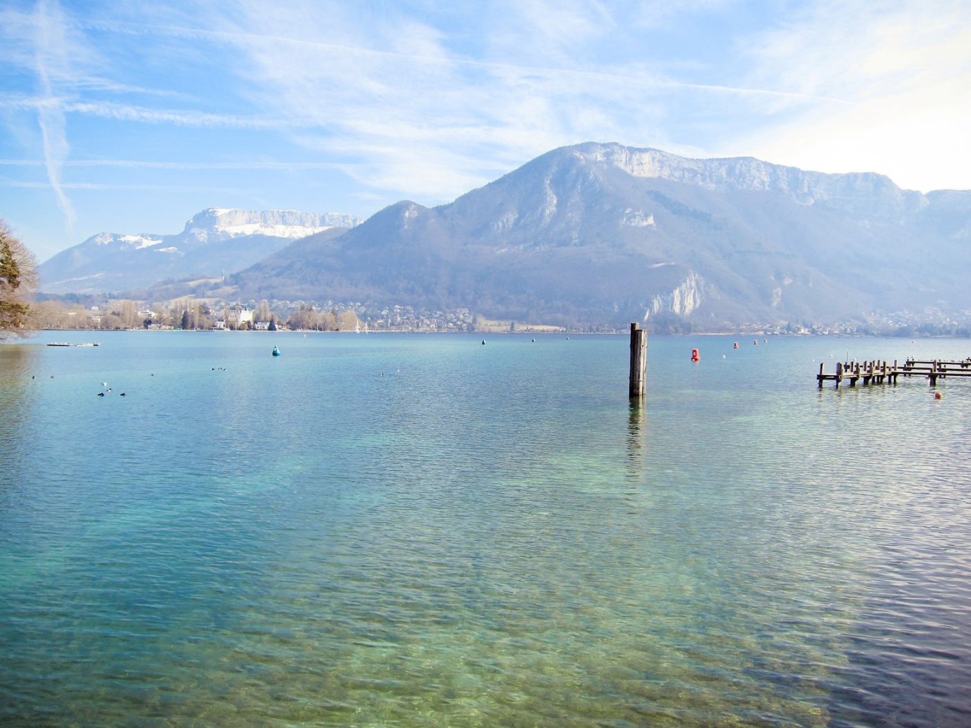 Озеро в городе Аннеси, Франция