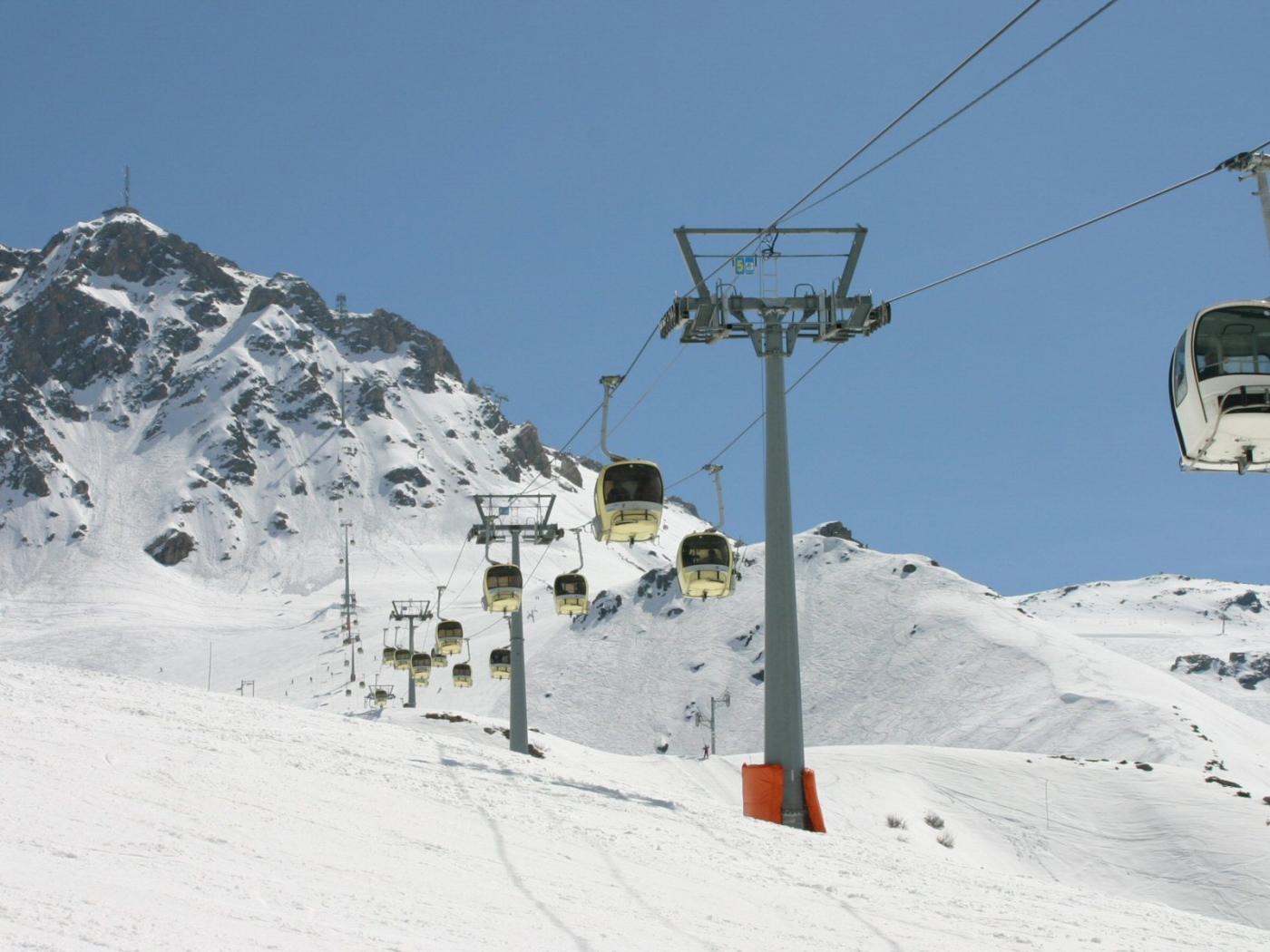 Подъемник на горнолыжном курорте Мерибель, Франция