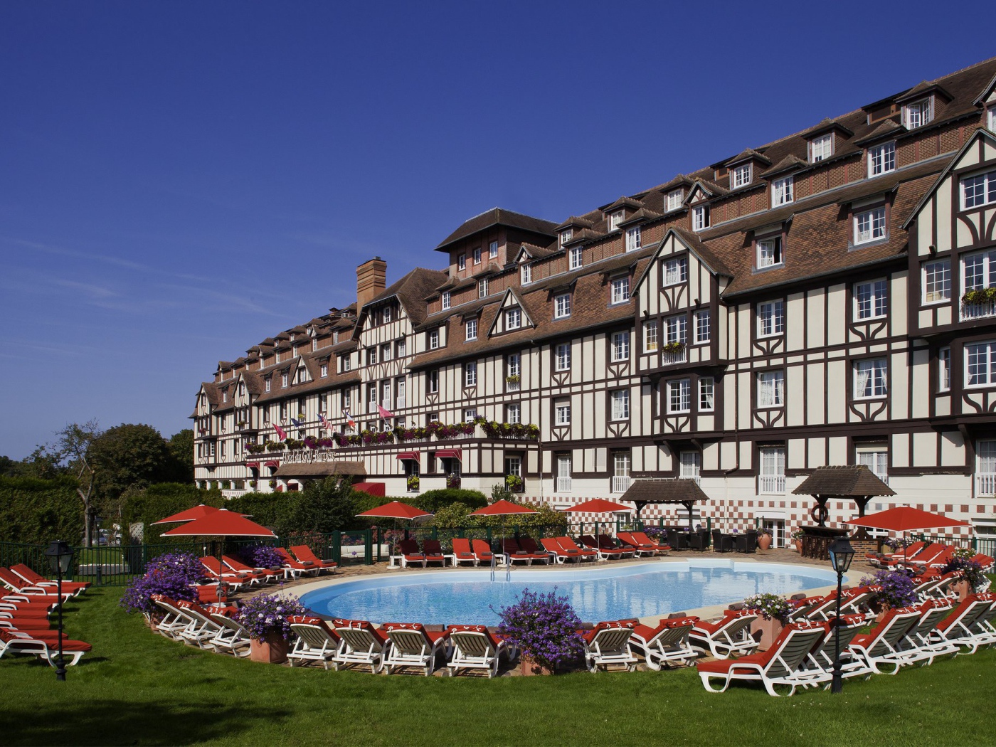 Роскошный отель на курорте Довиль, Франция