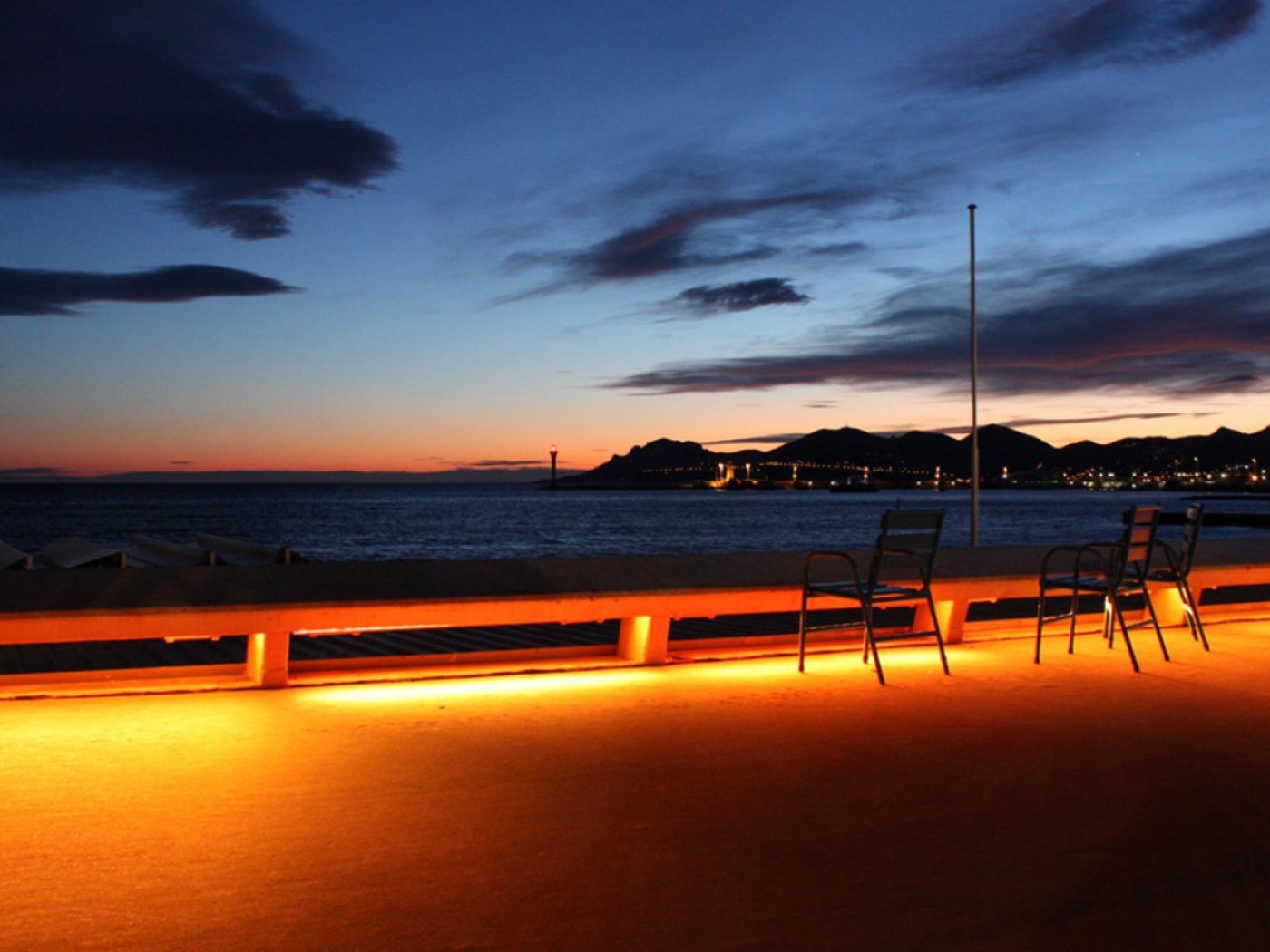 Ночь в Каннах, Франция