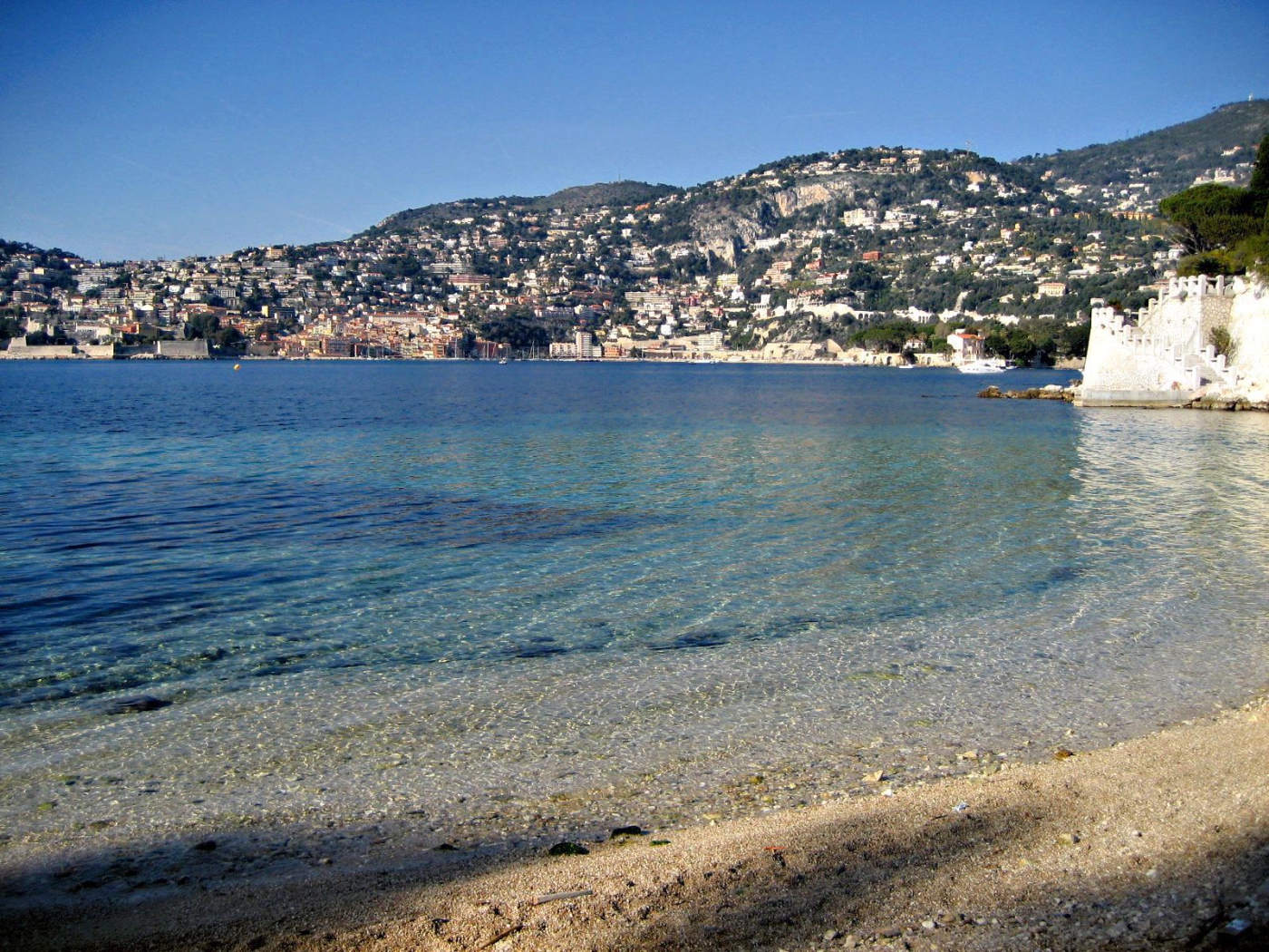 Морской залив на курорте Сен-Жан-Кап-Ферра, Франция