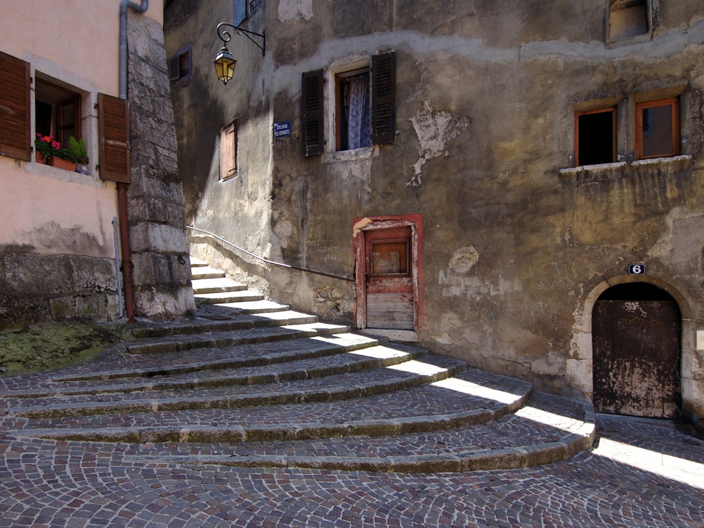 Лестница в городе Аннеси, Франция