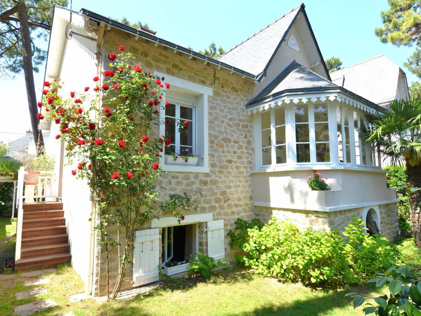 Вилла на курорте Ла Боль, Франция