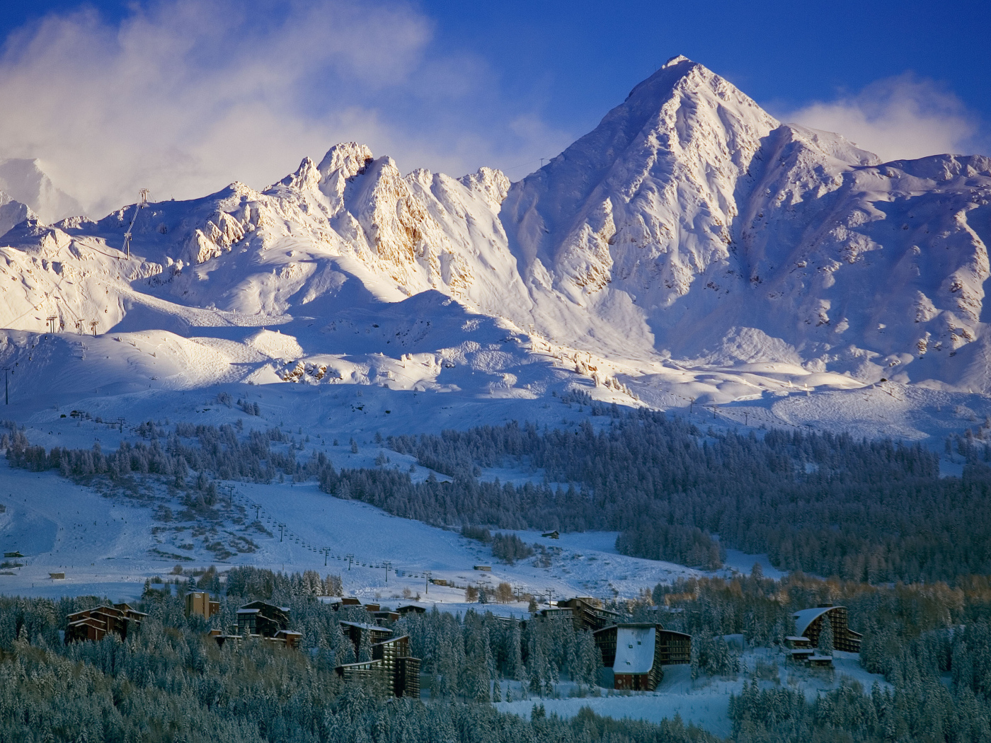 Зимний отдых на горнолыжном курорте Лез Арк, Франция
