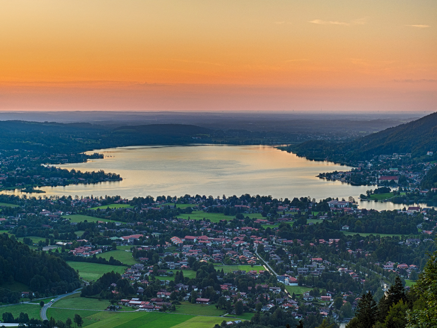 Красивый вид на город Тегернзе, Германия