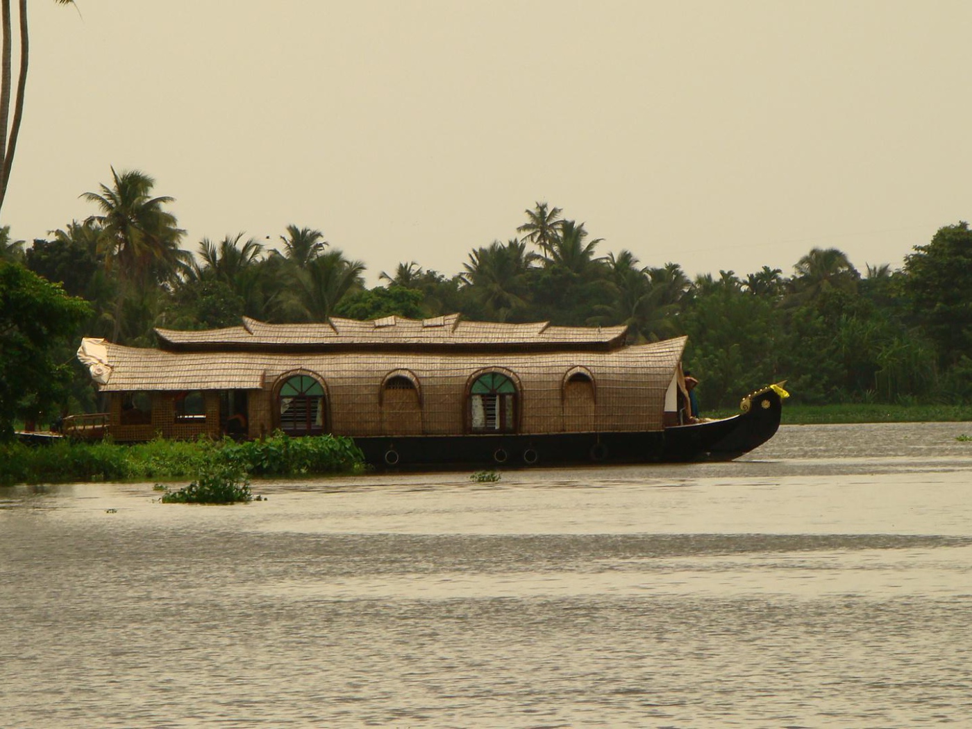 Красивый корабль в Алапуже