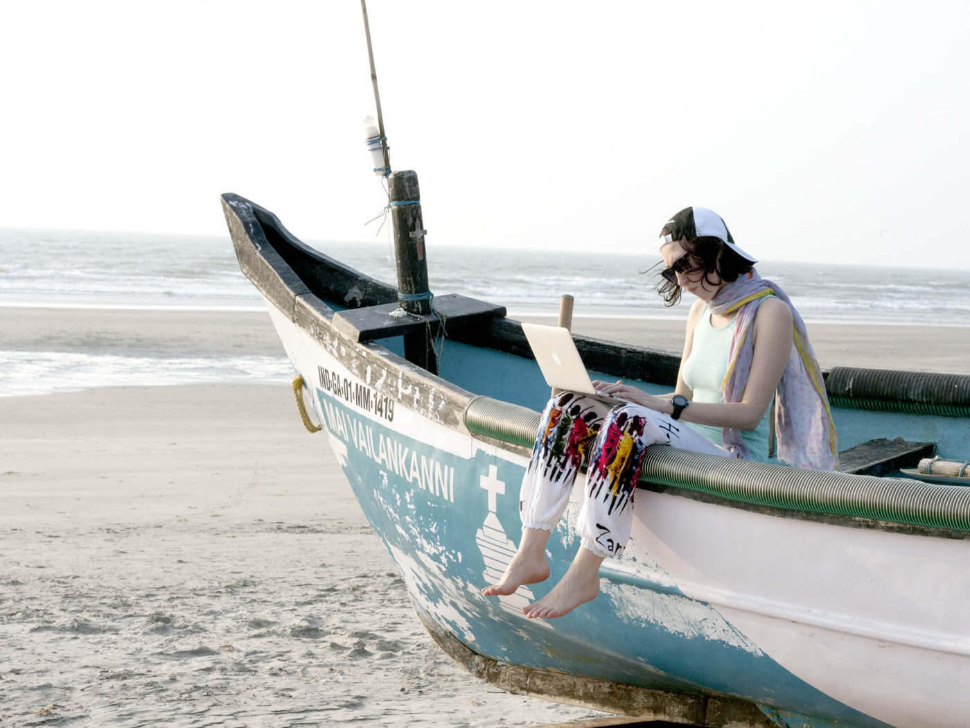 Девушка в лодке в Ашвеме