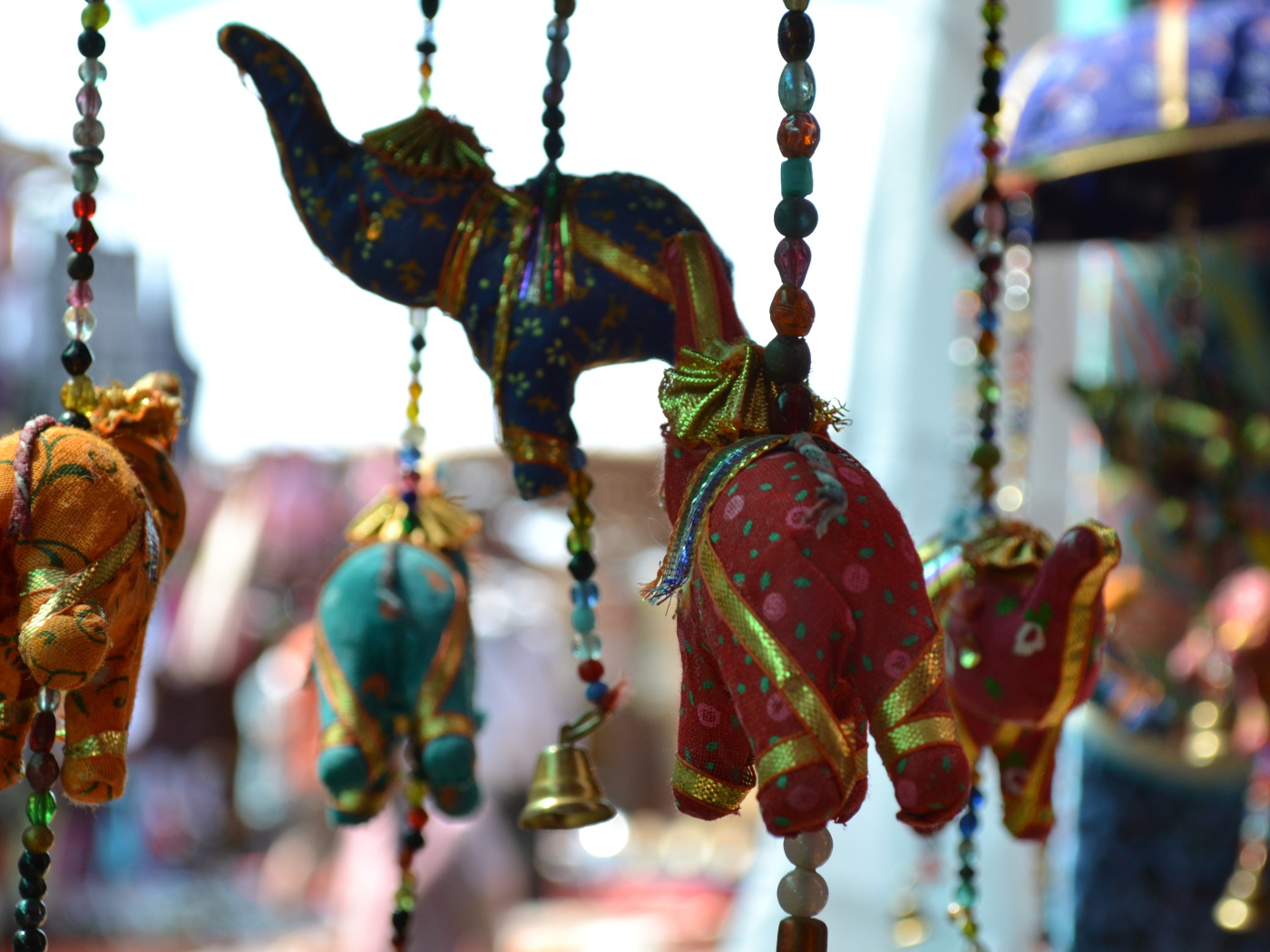 Товары на рынке в Анджуне