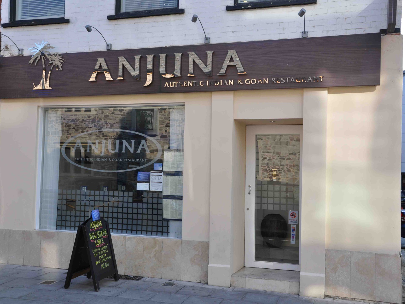 Прогулка по улицам Анджуны