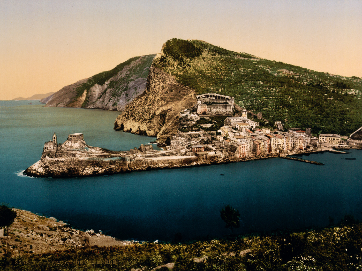 Тихая гавань на побережье в Лигурии, Италия