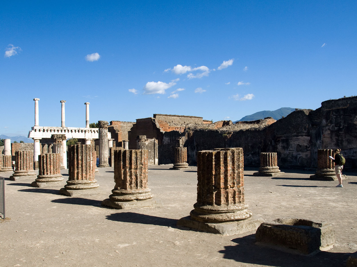 Основания колонн в Помпеях, Италия