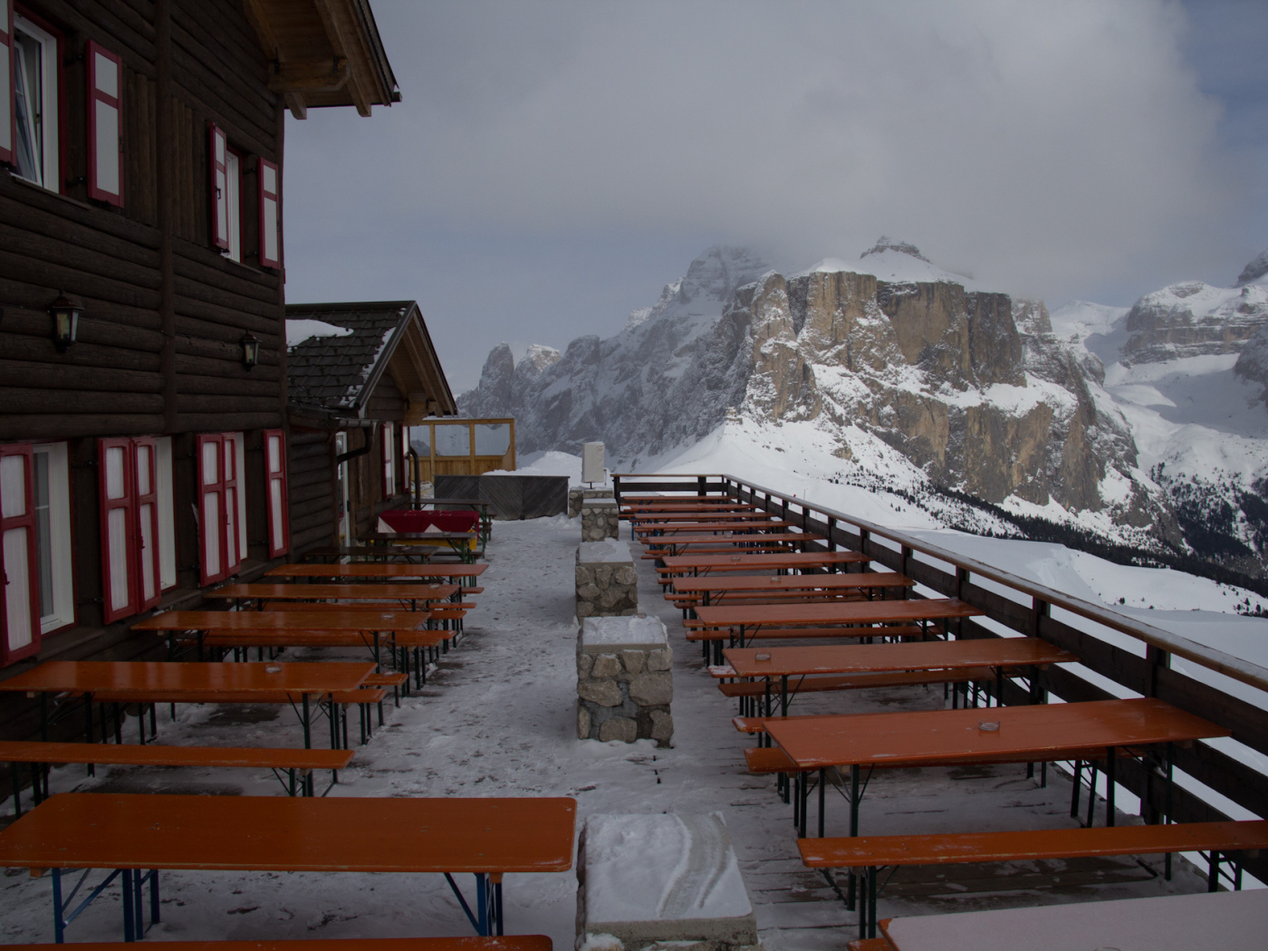 Кафе на горнолыжном курорте Валь-Ди-Фасса, Италия