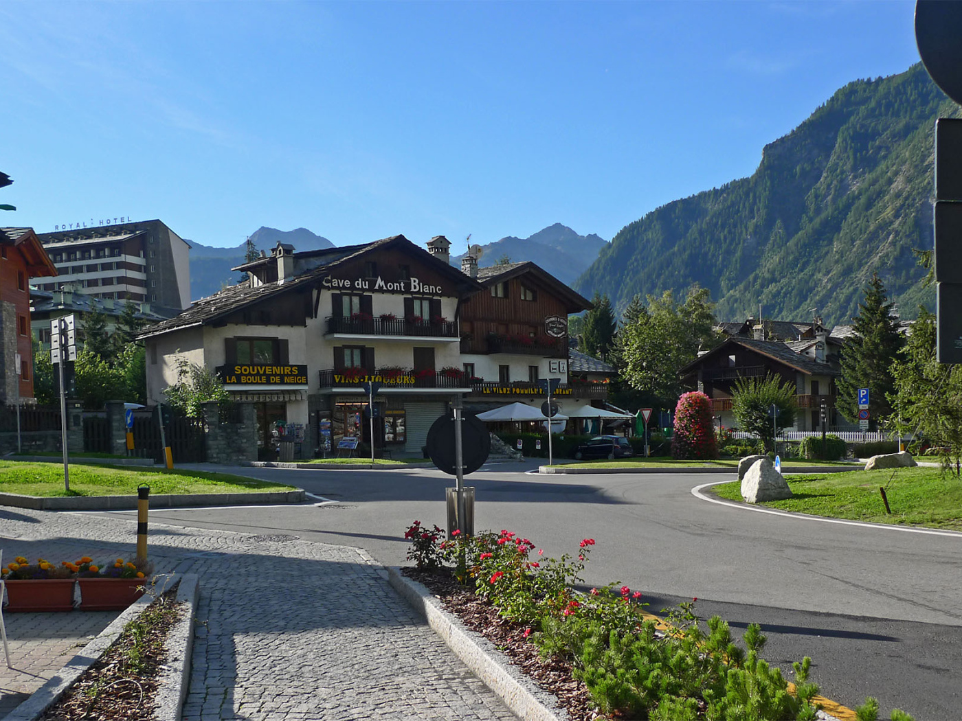 Гостиница Монблан на горнолыжном курорте Курмайор, Италия