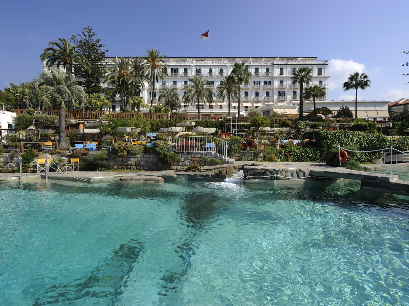 Гостиница на побережье в Сан Ремо, Италия