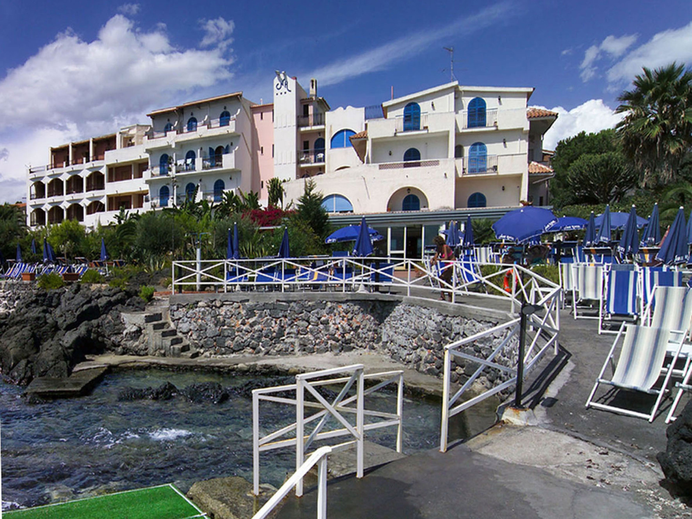 Отель на побережье на курорте Лидо ди Езоло, Италия