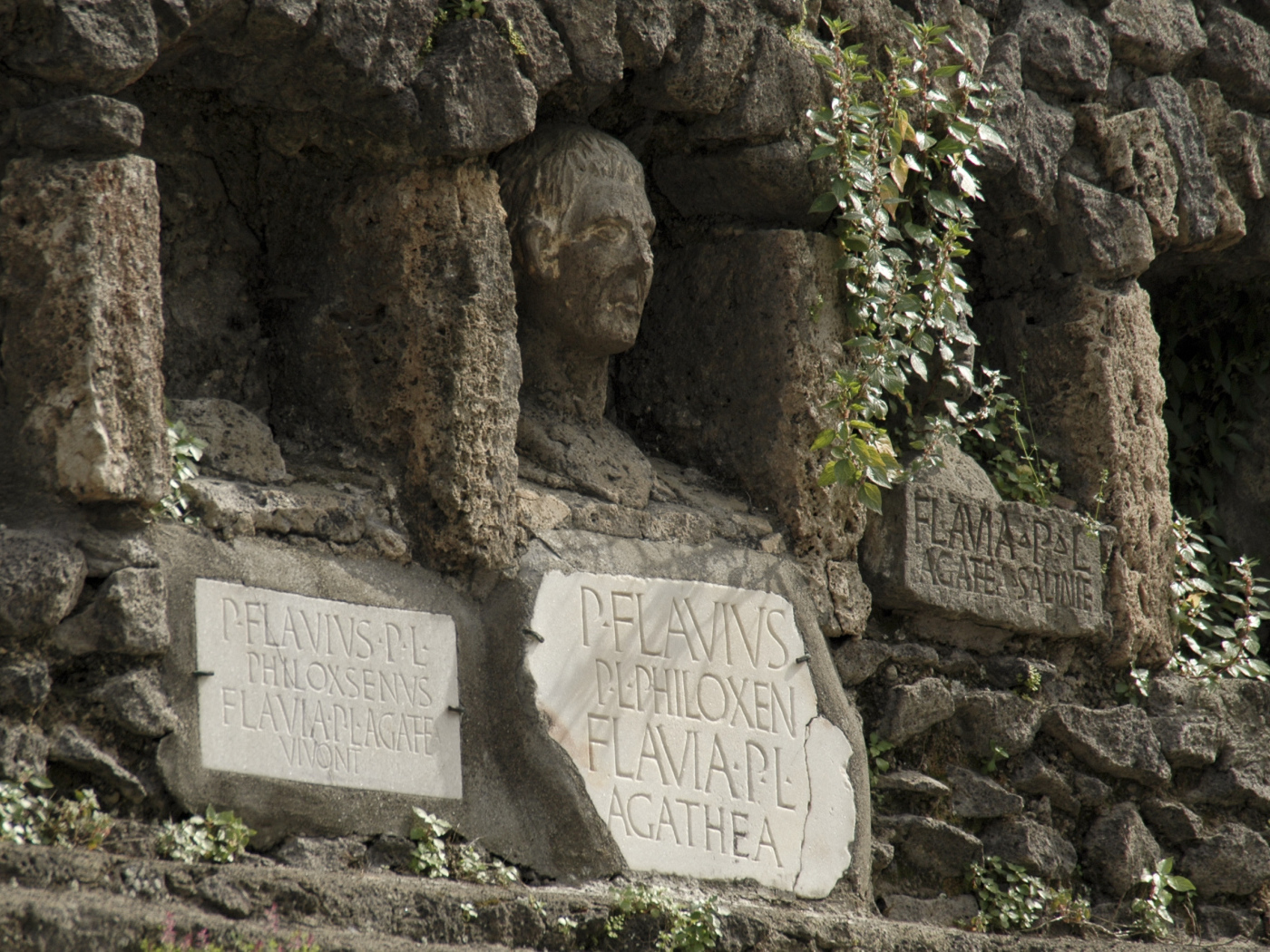Памятники в Помпеях, Италия