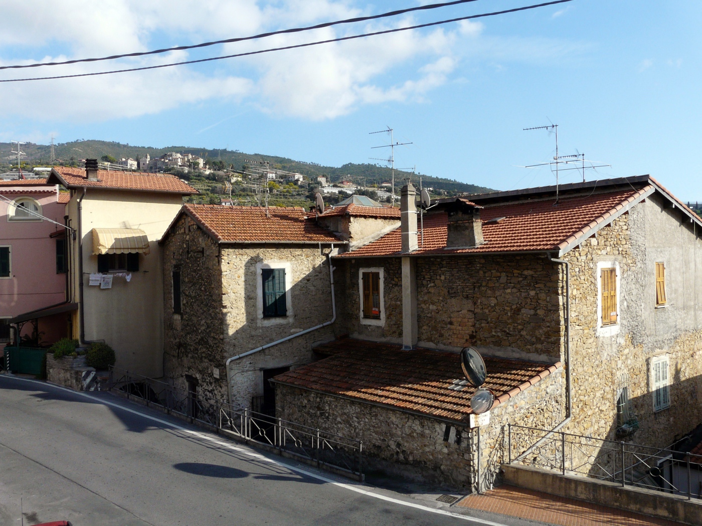 Старинные дома на курорте Бордигера, Италия