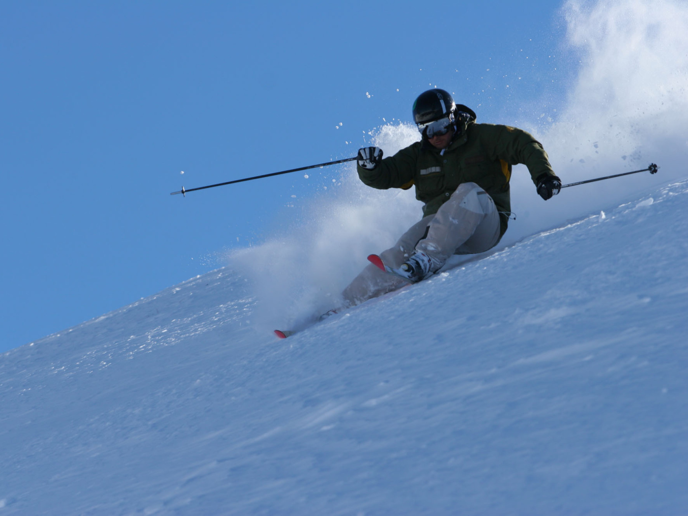 Катание на лыжах на горнолыжном курорте Червиния, Италия