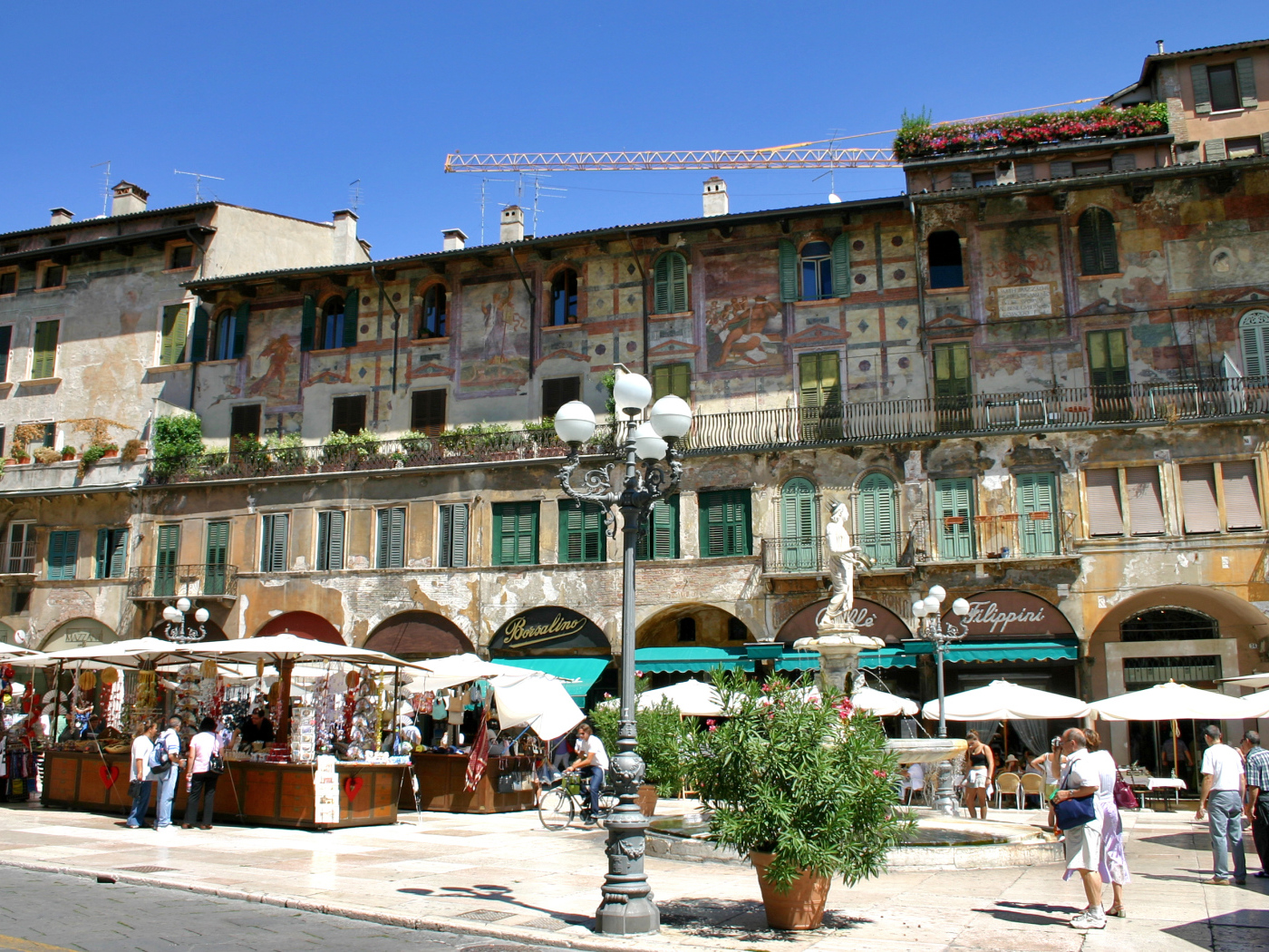 Уличный рынок в Вероне, Италия