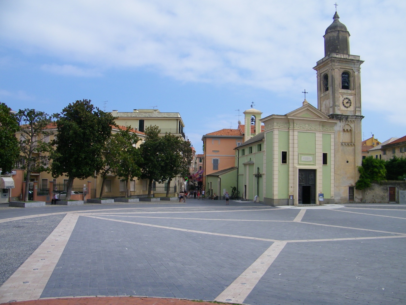 Главная площадь в Лоано, Италия