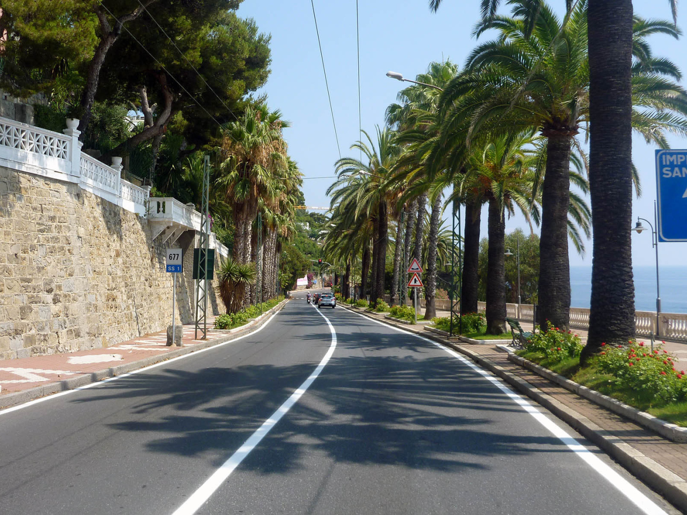 Дорога на набережной в Сан Ремо, Италия