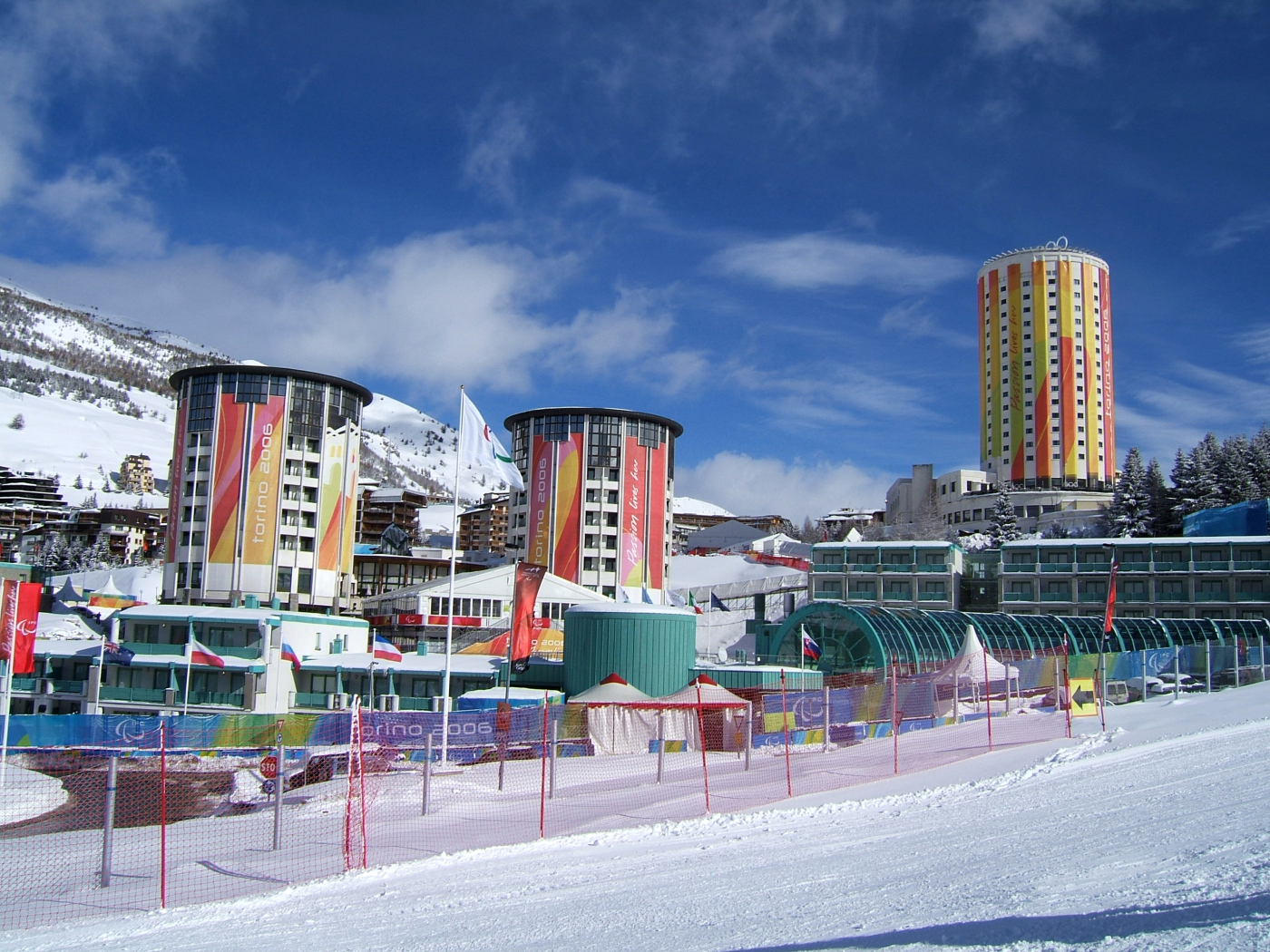 Зимний отдых на горнолыжном курорте Сестриер, Италия